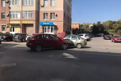 На перекрестке Сызрани жестко побились легковушки: людям в Калине повезло меньше
