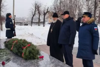 «Останутся образцом чести»: сегодня в центре Сызрани почтили память Героев