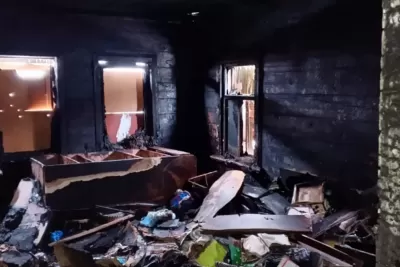 Хозяйке пришлось босиком прыгать в окно из горящего дома: на улице Шишулина творился кошмар