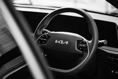 Автомобили Hyundai и Kia начнут продавать в России под новыми названиями