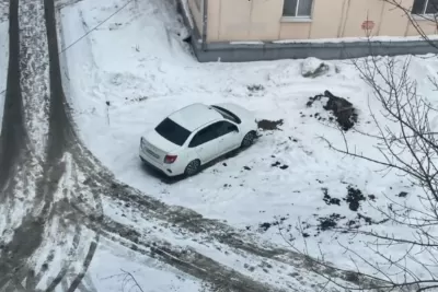 Не местным лучше на улицу Гоголя не соваться: земля уходит из под ног