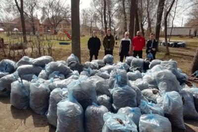 Сызранские коммунальщики подсчитали, сколько мусора горожане убрали во время первого субботника