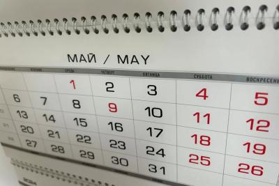 11 майских выходных, губернаторские отставки, смерть чемпионки России, закон о навозе: важное к этому часу