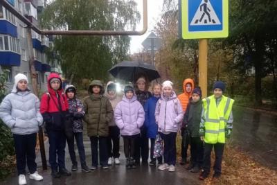 В Сызрани школьники взяли под контроль пешеходный переход