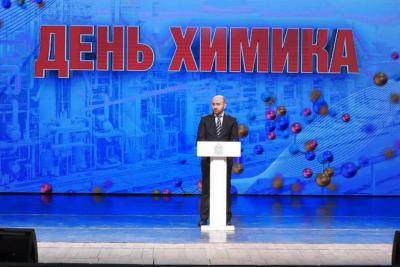 Губернатор Вячеслав Федорищев и замминистра Минпромторга Роман Чекушов поздравили с Днем химика сотрудников отрасли