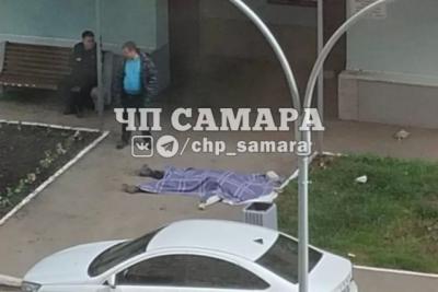 В Самарской области мужчина разбился насмерть, выпав из многоэтажки: что известно на данный момент