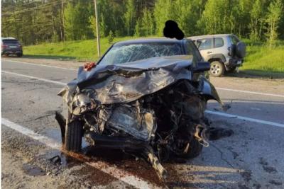 Разворотило весь передок: первые фото с места жесткой аварии под Сызранью