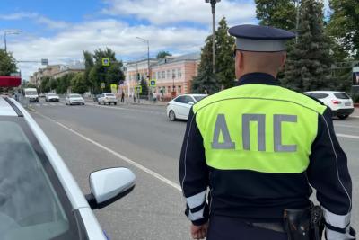 Экипажи полиции заняли позиции около школ: Сызрани обещают безопасный вечер