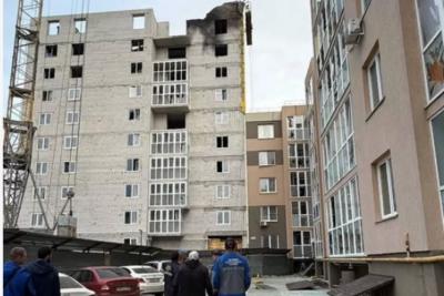 Дрон ударил в многоэтажку, Курумоч снова закрыт: ночью беспилотники атаковали регионы РФ