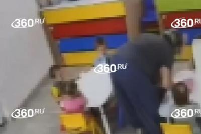 Воспитательница детского сада душила малыша слюнявчиком: что известно на данный момент