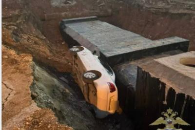 В Самарской области при виде полиции водитель и его иномарка рванули в разные стороны - появились подробности