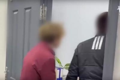 Четырнадцатилетний школьник от испуга случайно убил двух девушек - видео