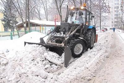 Зима подкралась незаметно: в Сызрани срочно ищут трактористов для уборки снега
