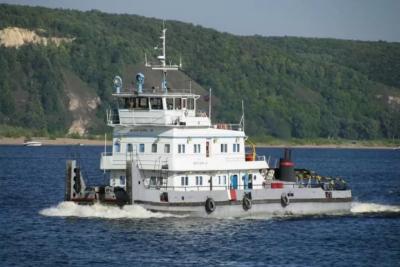 На Волге село на мель судно под командованием хитрого капитана - фото