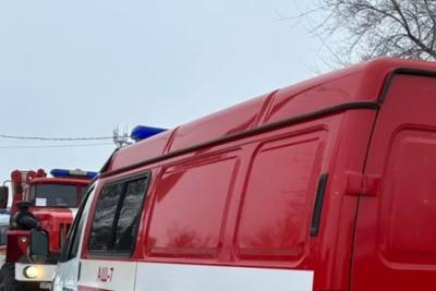 Пожарные машины с трудом пробивались к горящей многоэтажке: люди эвакуировались как могли