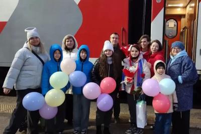 Вернувшуюся из Москвы Анастасию Митюрину в Сызрани встретили с цветами и подарками