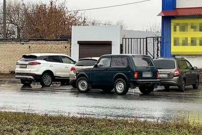 В Сызрани около алкомаркета сбили женщину с ребёнком: что произошло