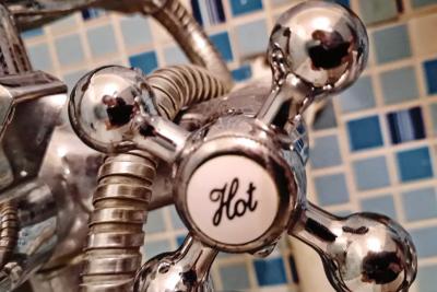 Завхоз заработал 15 миллионов рублей на мертвых душах сантехников - последние новости