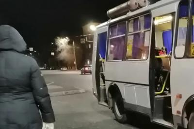 Сети взорвались от вечной темы: кто и кому должен уступать место в автобусах