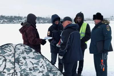Треск под ногами - плохой знак: жителей Сызрани просят лишний раз не рисковать