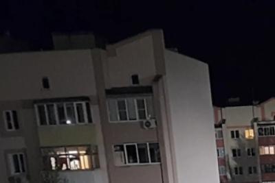 Дрон врезался в многоэтажку: ночью силы ПВО перехватили 63 украинских беспилотника