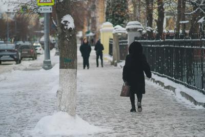 Врач объяснил, как подготовиться ко второй волне морозов: что надеть, съесть и выпить