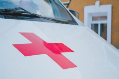 В Сызрани женщину избили на лестничной площадке и дали 100 тысяч - фото