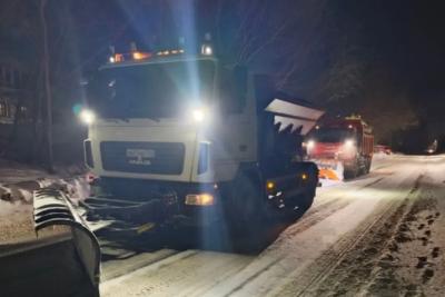 За ночь на дороги Сызрани высыпали 184 тонны соли и песка