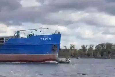 На Волге сухогруз раздавил катер с людьми - видео трагедии и точка в громком деле