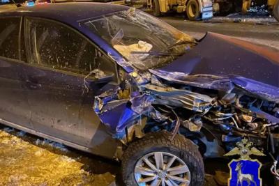 На трассе М-5 в полной темноте иномарка протаранила автоцистерну