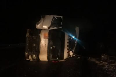 Под Сызранью потерпел крушение нефтевоз и залил трассу горючим