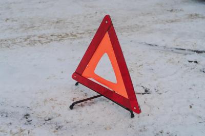 Около АЗС в Сызрани &laquo;четырнадцатая&raquo; влетела задом в &laquo;Логан&raquo; - фото