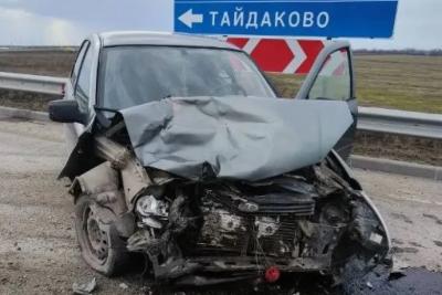 Водителя на скорой привезли в ЦГБ Сызрани: у Калины разнесло весь передок