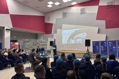 В Сызрани почтили память героев: &laquo;Диалог о мужестве&raquo; собрал родных и сослуживцев участников СВО