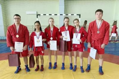 Семь поводов для гордости: сызранские спортсмены завоевали зотоло всероссийского турнира по самбо