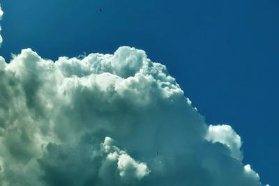 Град, гроза и штормовой ветер надвигаются на Сызрань и Самару