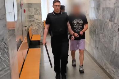 Глава семьи зарезал жену на глазах детей: видео