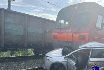 Водителя раздавленной иномарки на скорой домчали до Сызрани: что произошло