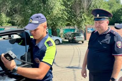 В Сызрани проверяли машины с тауметром  руках. Водителям выписывали штрафы