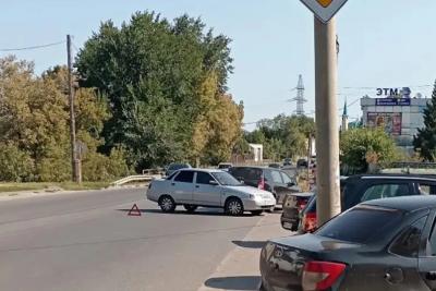 Дорожный казус на Декабристов: очевидцы аварии рассказали, как все было