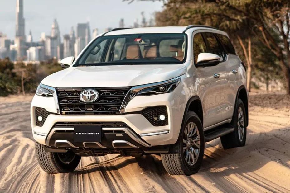 Рамный и с полным приводом: какой внедорожник Toyota продают в России дешевле Haval и KGM