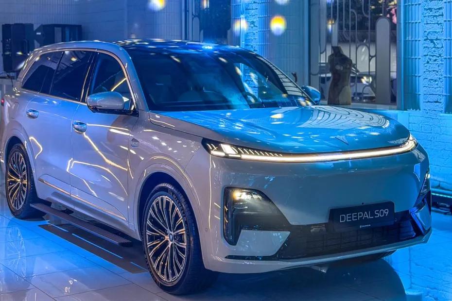 В России за месяц начали продавать девять новых автомобилей: сколько они стоят и как оснащаются