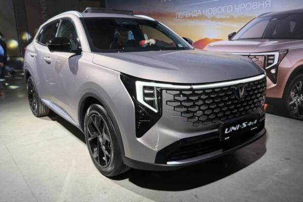 В России начались продажи нового полноприводного кроссовера Changan. Сколько стоит новый Changan UNI-S