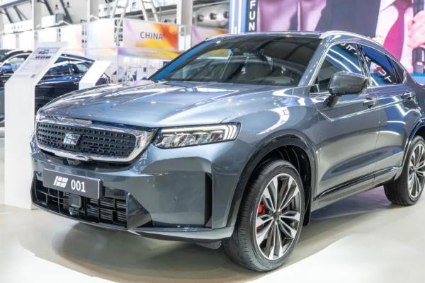 В России переписали &laquo;прайс&raquo; брата-близнеца Geely Tugella. Сколько стоит Knewstar 001 теперь