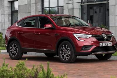 В продажу вернулся привычный кроссовер Renault российской сборки. Он стоит дешевле «китайцев»