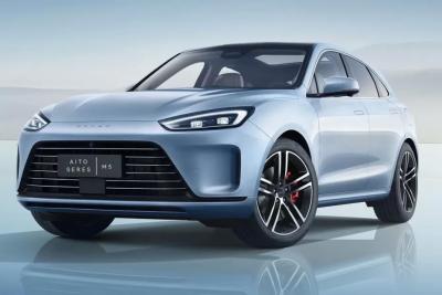 В России ощутимо подешевел гибридный кроссовер, который поставляет экс-дистрибьютор «Мерседес»