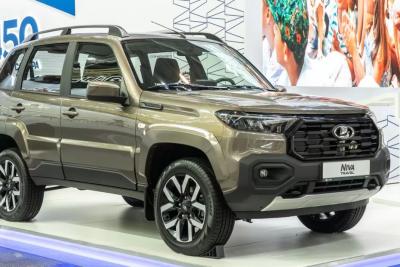 АвтоВАЗ объявил цену на обновленный внедорожник Lada Niva Travel: озвучены комплектации