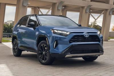 В Россию вернулся надежный и практичный кроссовер Toyota, который стоит дешевле &laquo;китайцев&raquo;