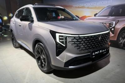 В России начались продажи нового полноприводного кроссовера Changan. Сколько стоит новый Changan UNI-S