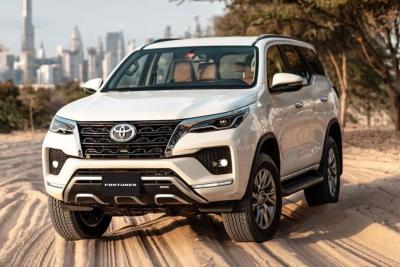Рамный и с полным приводом: какой внедорожник Toyota продают в России дешевле Haval и KGM